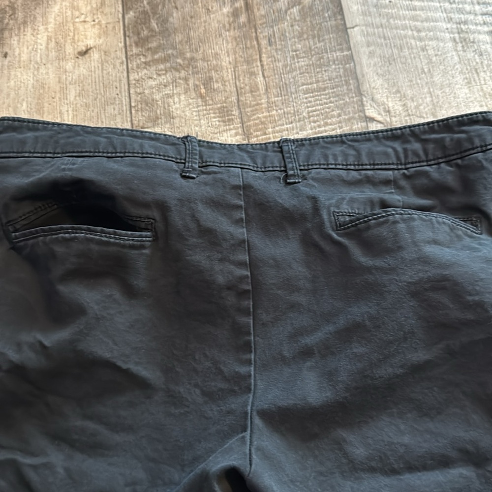 Khakis by GAP- size 8 - Picture 7 of 10